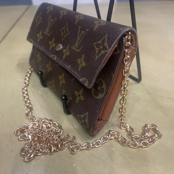 Louis Vuitton Wallet - Picture 8 of 9